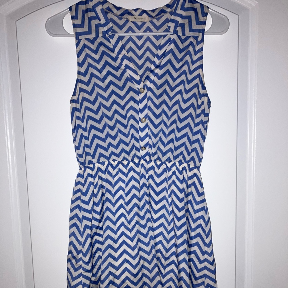 Everly by Anthropologie blue/white chevron dress with pearl buttons, small